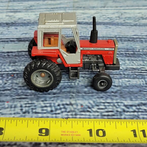 Vintage Ertl 1/64 scale die-cast Massey Harris 699 w/frontend tractor red/silver - Picture 1 of 8